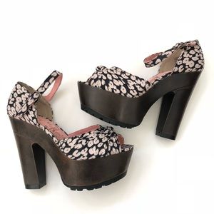 NEW Jellypop black and white floral Platforms